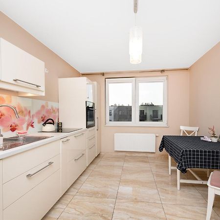 Cozy Corner: Apartment With Wifi And Private Balcony Breslavia Esterno foto