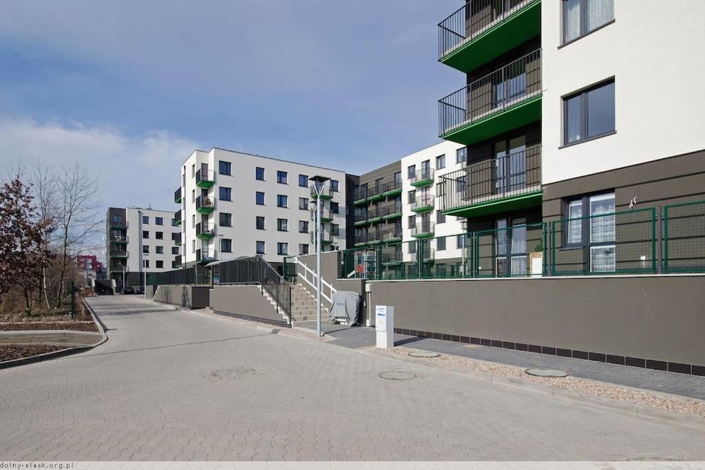Cozy Corner: Apartment With Wifi And Private Balcony Breslavia Esterno foto