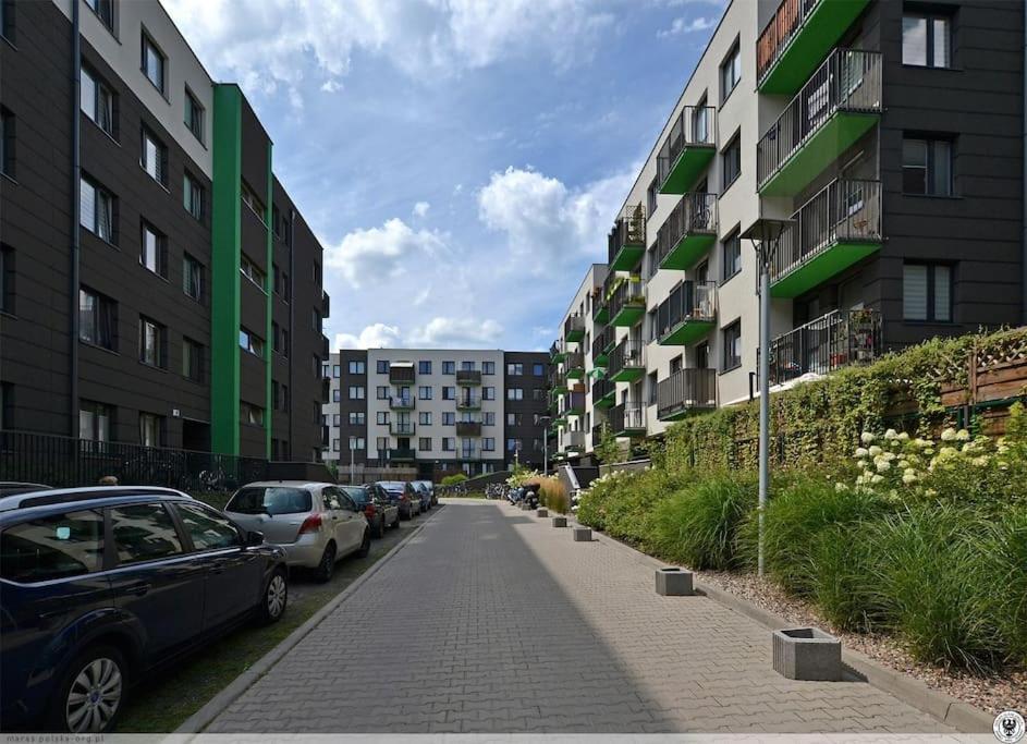 Cozy Corner: Apartment With Wifi And Private Balcony Breslavia Esterno foto