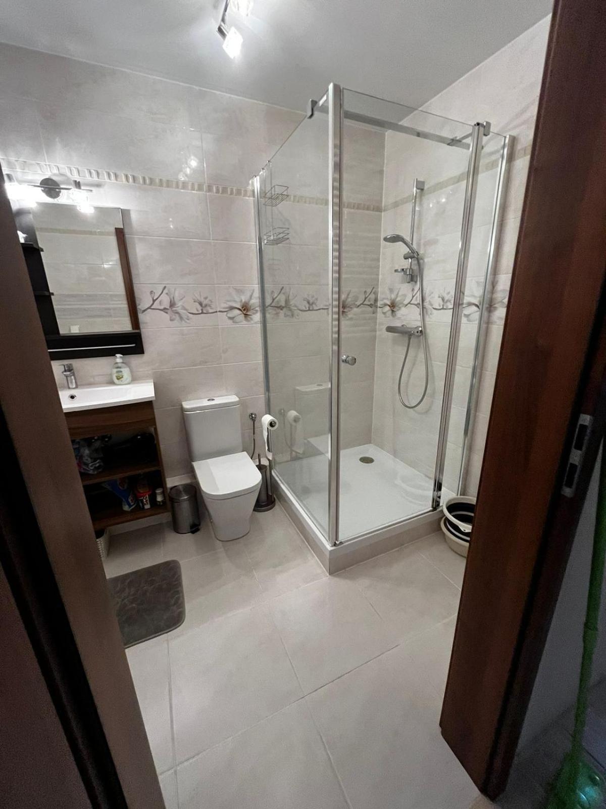 Cozy Corner: Apartment With Wifi And Private Balcony Breslavia Esterno foto
