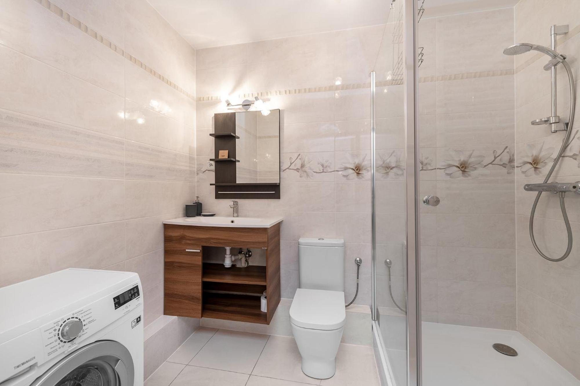 Cozy Corner: Apartment With Wifi And Private Balcony Breslavia Esterno foto